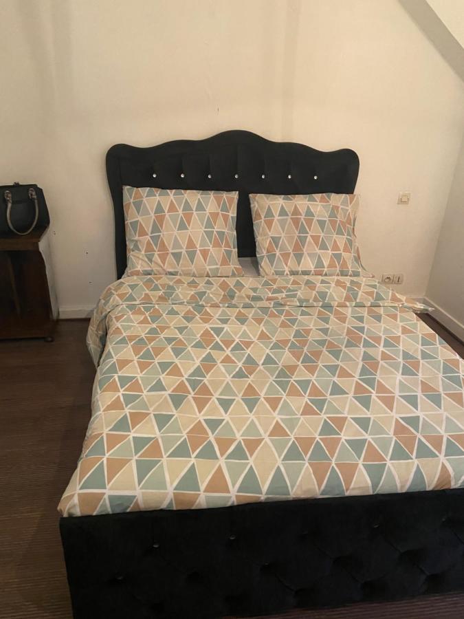 Bed and Breakfast Restaurant Le Mange Disque Villenauxe Exterior foto
